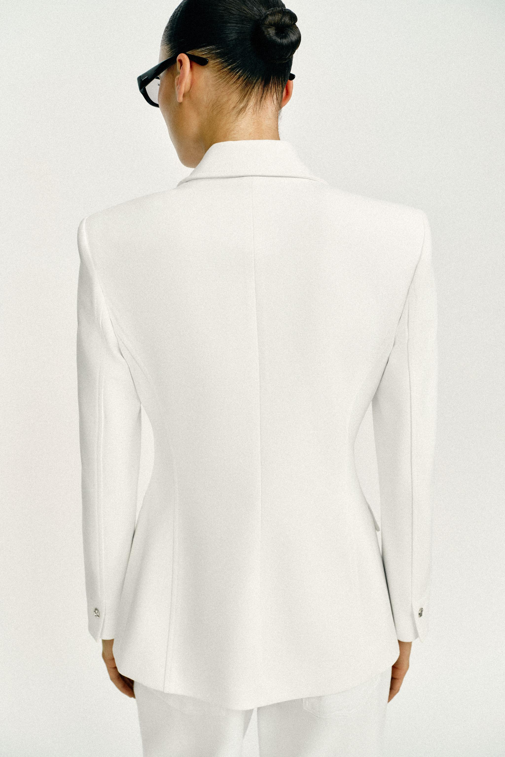 VESTE AJUSTÉE À ÉPAULETTES